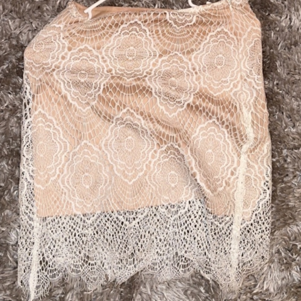 💕Two piece nude and white lace set top small skirt medium - Picture 4 of 6